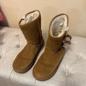 UGG  KOLABURRA